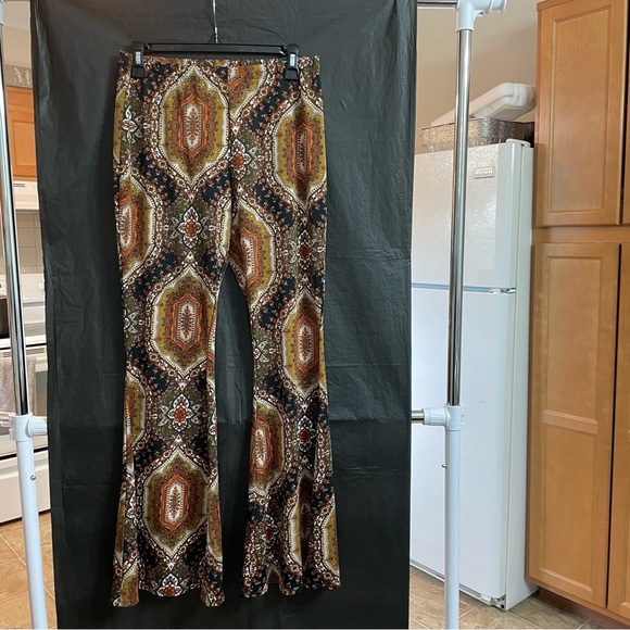 New Directions Size Medium  Women’s Boho Chic Paisley Flared Pants - Picture 1 of 5